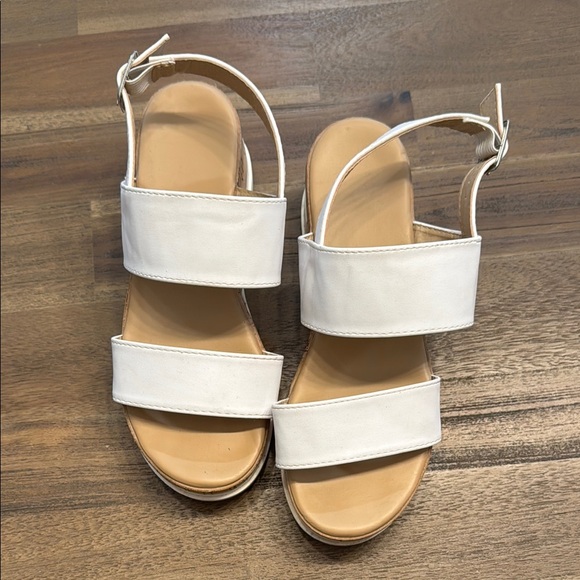 Sandals - Picture 2 of 4